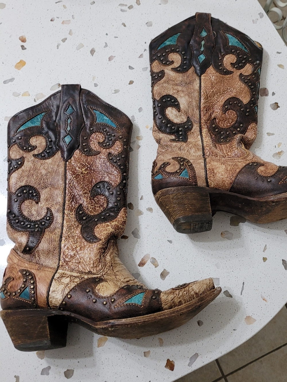 Western Studded Heeled Boots in Brown with Turquoise Accents Sz 7